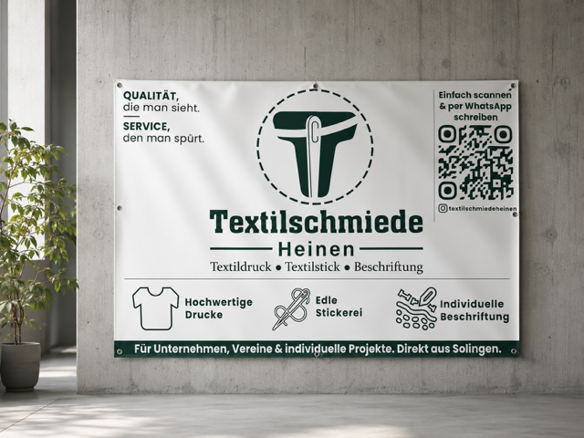 Werbebanner an einem Zaun