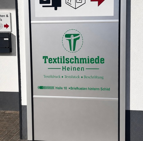 Schilder und Poster für den Firmenauftritt